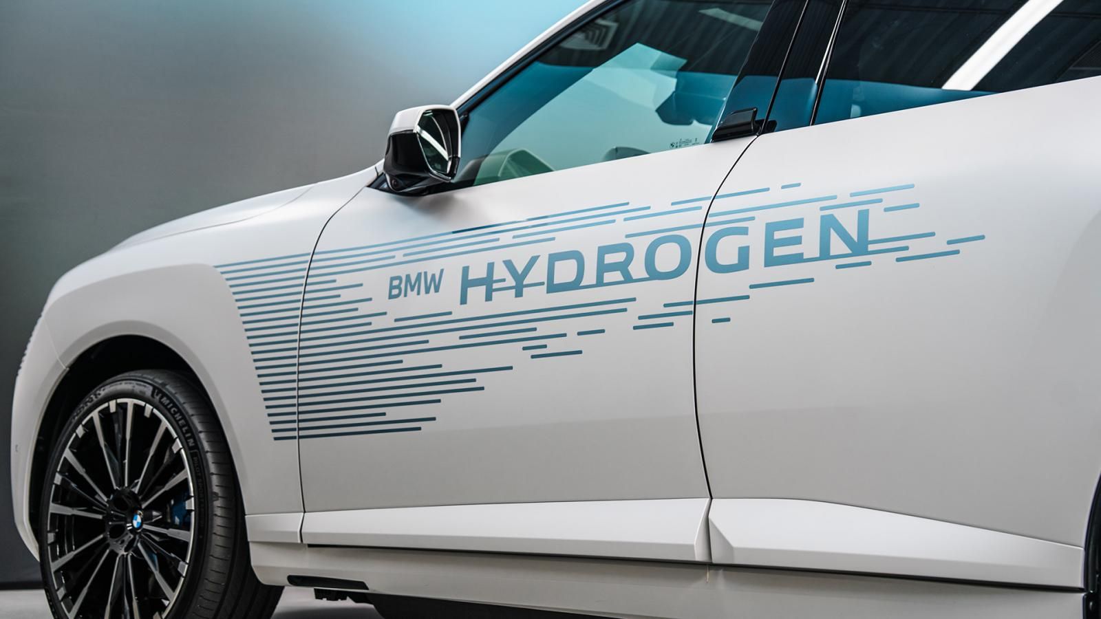 Πρώτες εικόνες της υδρογονοκίνητης BMW iX5 Hydrogen 